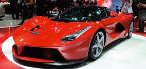 Ferrari отбирает деньги у богатых и отдаёт бедным, но редко