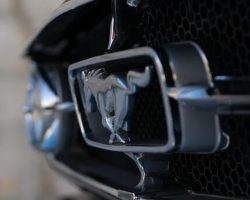 Ford Mustang избавят от ДВС