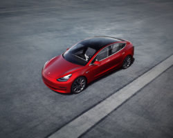 Tesla компенсирует владельцам страдания из-за медленной зарядки