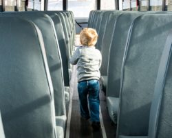 В ГИБДД рассказали, как возить детей в автобусах