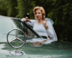 Mercedes-Benz «сдал» своих клиентов